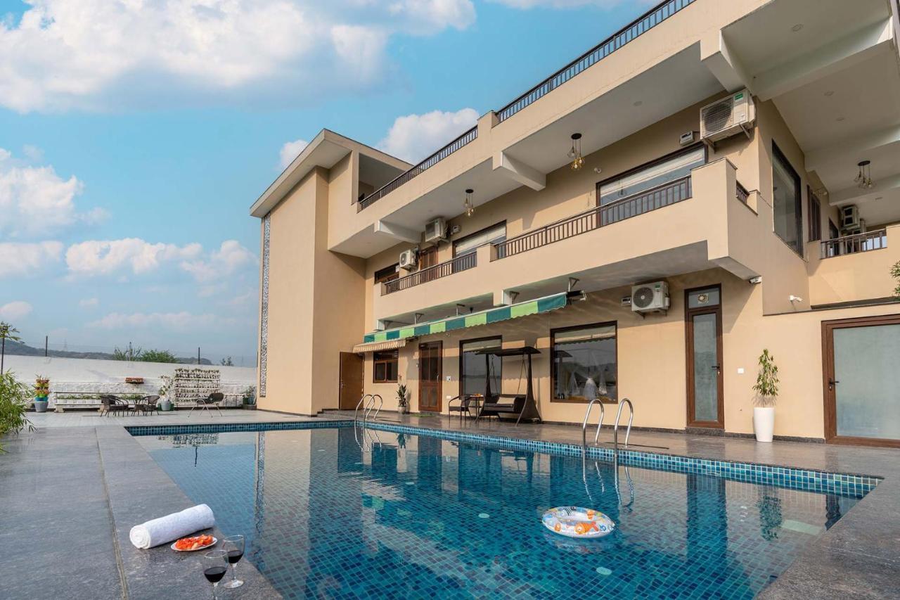 Brookvale Manor By Stayvista - Private Pool Haven With Endless Views & Indoor Fun Sohna Exterior photo